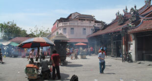 Vibrant Scene at the Goddess of Mercy Temple